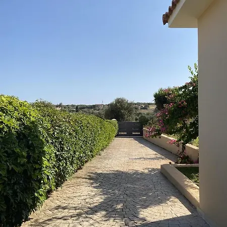 House With Garden In - 10' From Center * Περατάτα