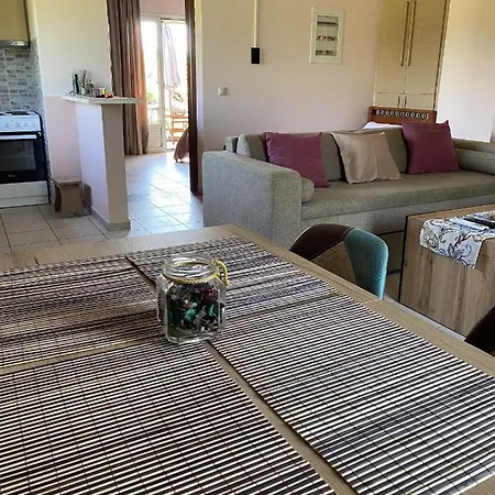 House With Garden In - 10' From Center * Περατάτα