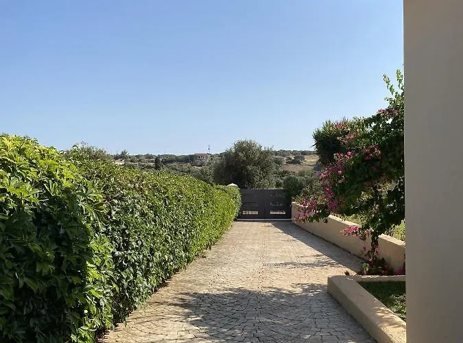 House With Garden In - 10' From Center * Peratáta