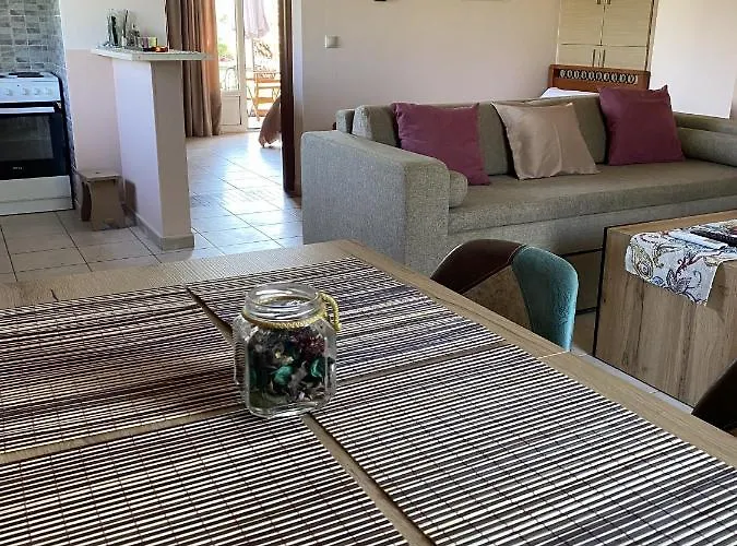 House With Garden In - 10' From Center * Peratáta