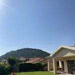 House With Garden In - 10' From Center * Peratáta